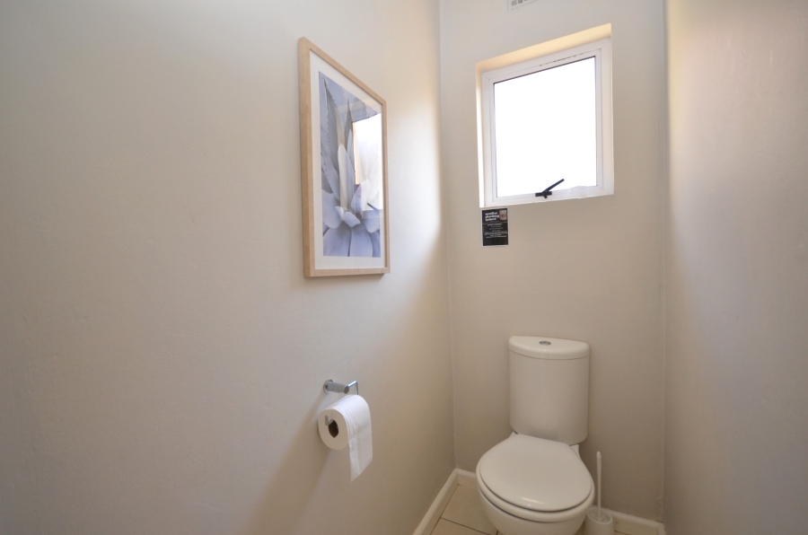 To Let 5 Bedroom Property for Rent in Kidds Beach Eastern Cape